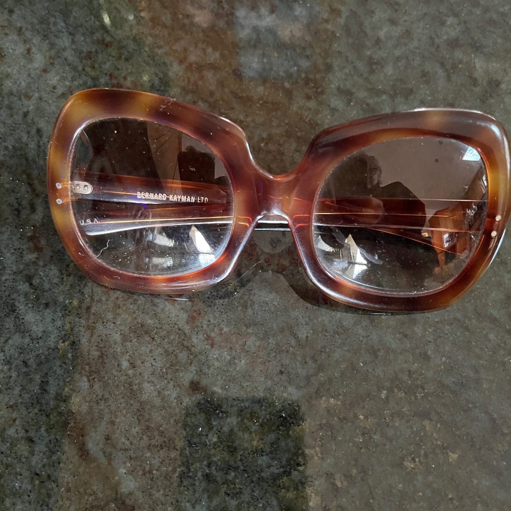 Amazing vintage Bernardo Kayman LTD sunglasses. Excellent condition